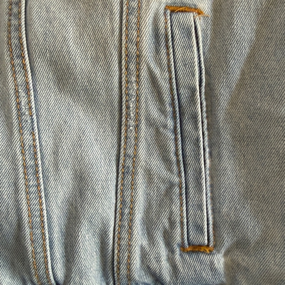 Forever 21 100% Cotton Light Wash Classic Denim Jean Jacket - Picture 6 of 7